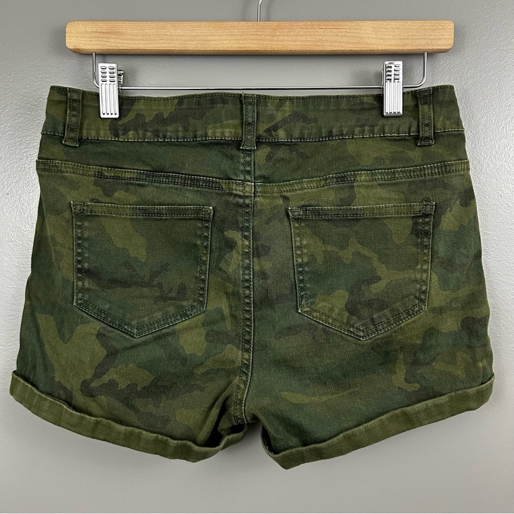Urban Life Women's Camo Roll-Cuff Cargo Shorts - Olive Green - Picture 7 of 7